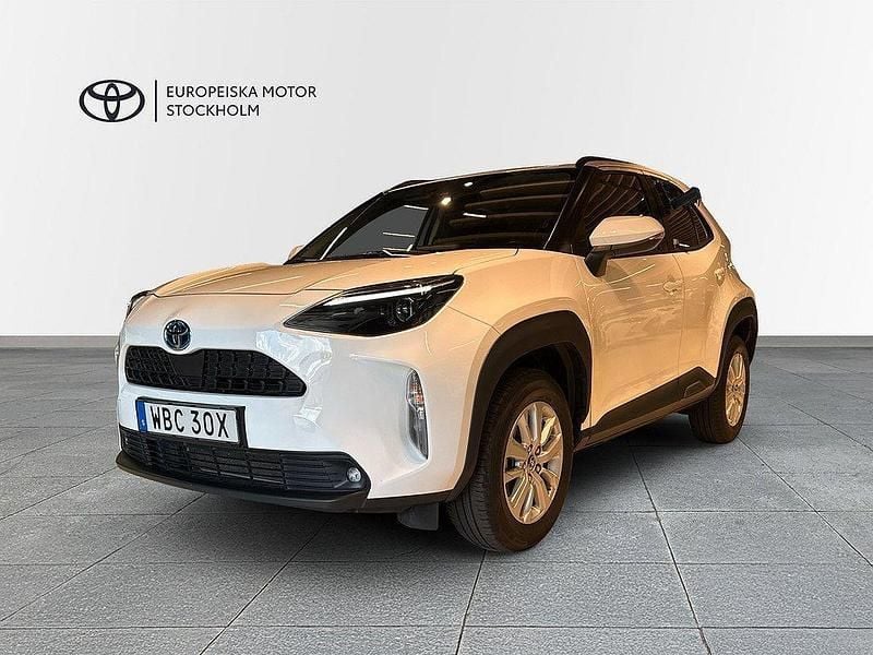 Vit Begagnad 2023 Toyota Yaris Cross Active SUV | 259 900 kr (Marknadspris) - Bild 1/4