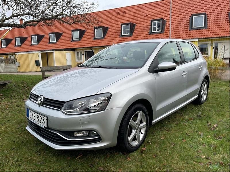 Silver Begagnad 2016 VW Polo Halvkombi | 129 000 kr (Lite dyr) - Bild 1/4