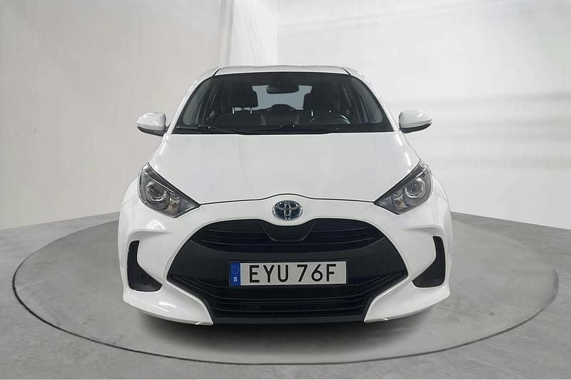 Begagnad Toyota Yaris 116 HK (85 kW) 2021 Vit Halvkombi