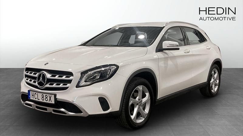 Vit Begagnad 2019 Mercedes GLA200 SUV | 269 900 kr (Superpris) - Bild 1/4