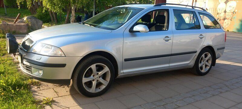 Silver Begagnad 2008 Skoda Octavia Kombi | 24 500 kr (Marknadspris) - Bild 1/4