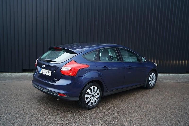 Begagnad Ford Focus Trend 120 HK (88 kW) 2012 Blå Halvkombi
