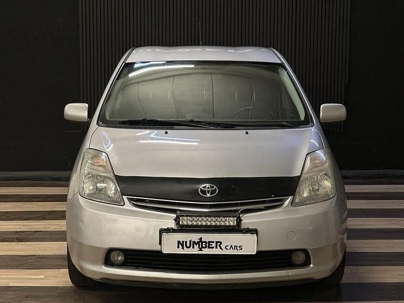 Begagnad Toyota Prius 112 HK (82 kW) 2006 Silver Halvkombi