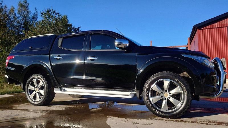 Svart Begagnad 2017 Mitsubishi L200 Pickup | 293 750 kr (Dyr) - Bild 1/4