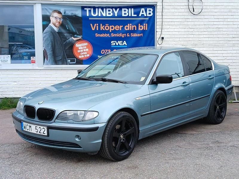 Grön Begagnad 2004 BMW 320 Sedan | 59 900 kr (Lite dyr) - Bild 1/4