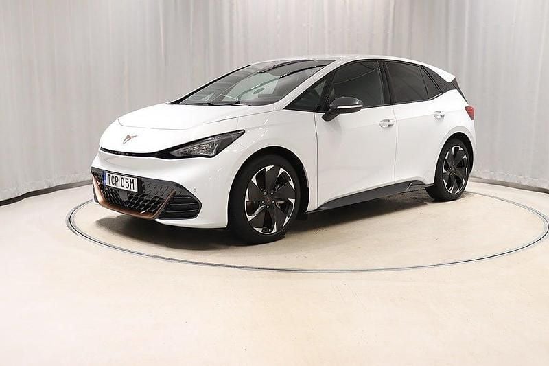 Glacial white metallic Begagnad 2024 Cupra Born e-Boost Halvkombi | 308 900 kr (Marknadspris) - Bild 1/4