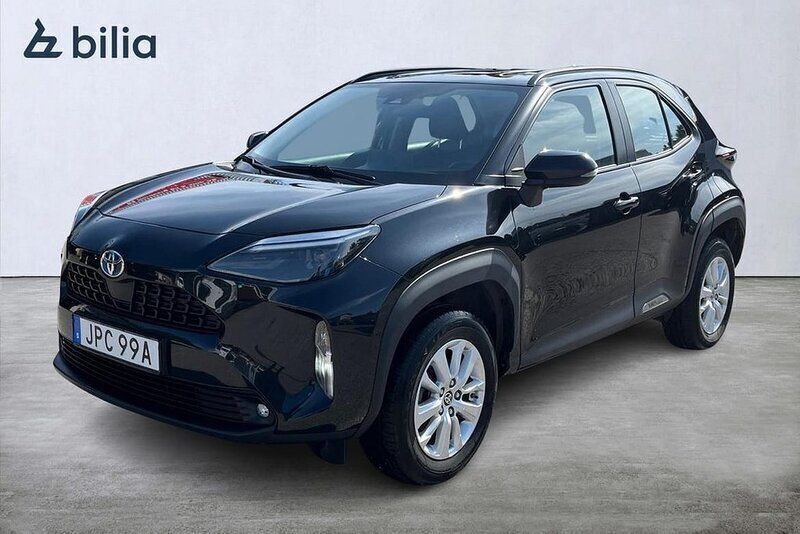 Svart Begagnad 2022 Toyota Yaris Cross Active SUV | 259 900 kr (Marknadspris) - Bild 1/4