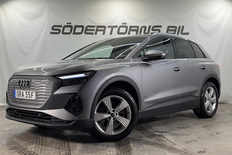 Grå Begagnad 2023 Audi Q4 e-tron SUV | 369 900 kr (Bra pris) - Bild 1/4