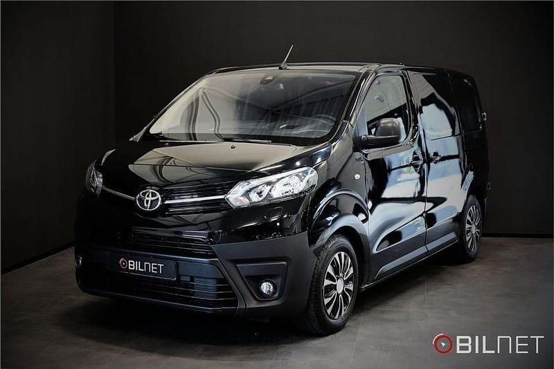 Svart Begagnad 2018 Toyota Proace Minibuss | 139 900 kr (Superpris) - Bild 1/3