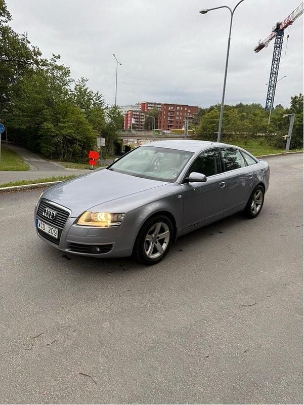 Silver Begagnad 2005 Audi A6 Sedan | 45 000 kr (Lite dyr) - Bild 1/4