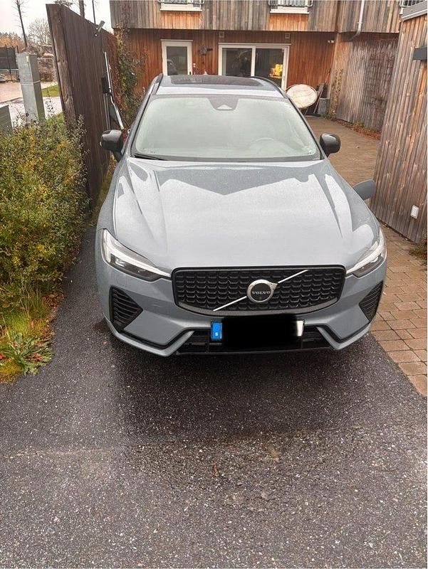 Begagnad 2022 Volvo XC60 R-Design SUV | 485 000 kr (Dyr) - Bild 1/4