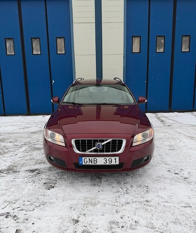 Begagnad Volvo V70 Summum 286 HK (210 kW) 2008 Röd Kombi