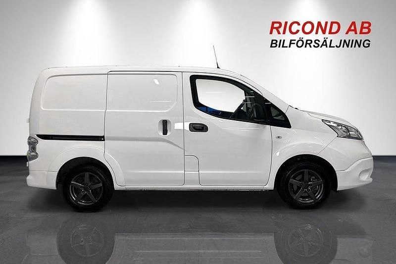 Begagnad Nissan e-NV200 Comfort 80 kW (109 HK) 2020 Vit Minibuss