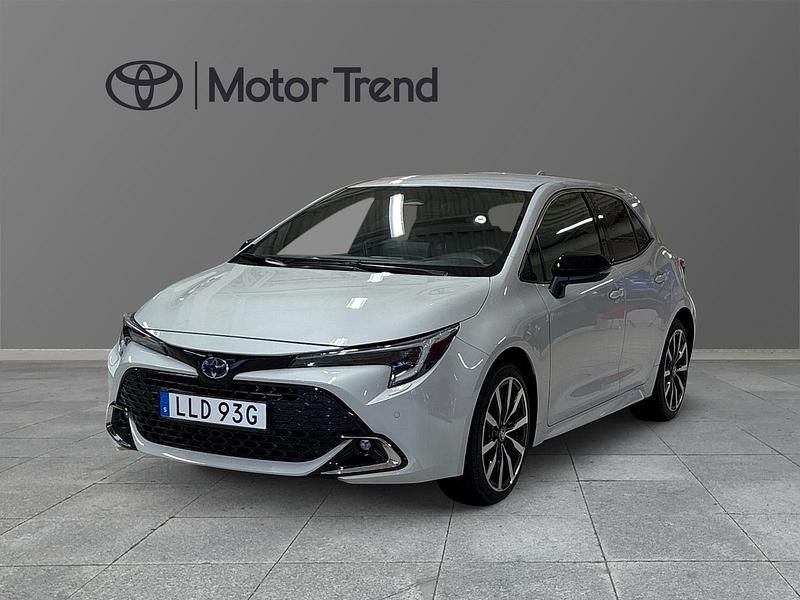 Begagnad Toyota Corolla Hybrid Style 141 HK (103 kW) 2025 Grå Halvkombi
