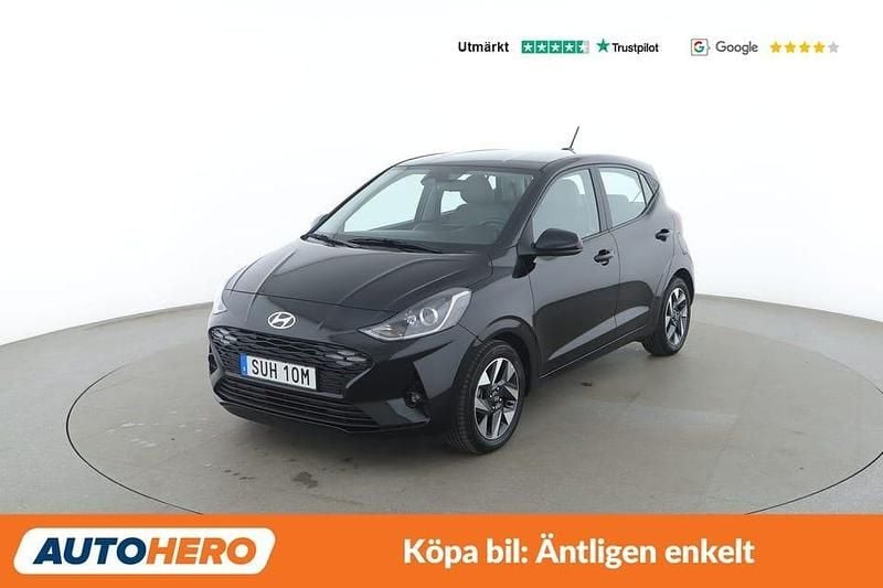 Svart Begagnad 2023 Hyundai i10 Prime Halvkombi | 161 000 kr (Marknadspris) - Bild 1/4