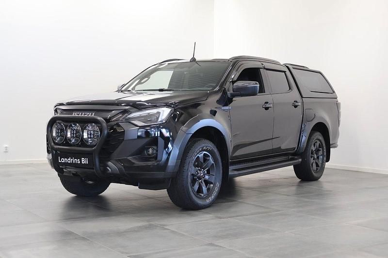 Svart (onyx black metallic) Begagnad 2024 Isuzu D-Max Van | 833 375 kr - Bild 1/4