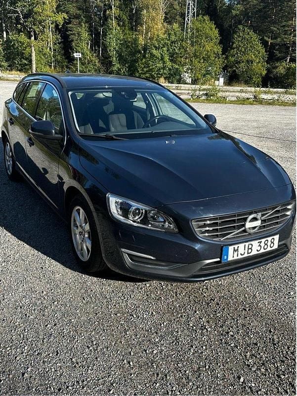 Blå Begagnad 2014 Volvo V60 Momentum Kombi | 115 000 kr (Superpris) - Bild 1/4