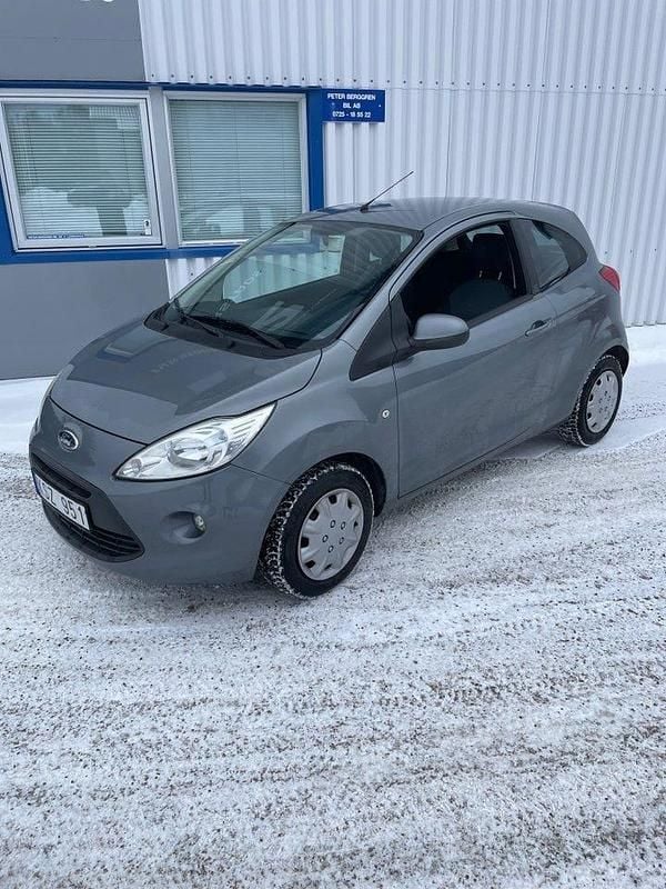 Begagnad Ford Ka Titanium 69 HK (50 kW) 2010 Gråmetallic Halvkombi