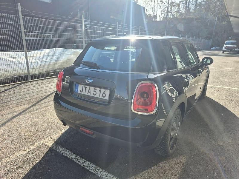 Begagnad Mini ONE 102 HK (75 kW) 2016 Halvkombi