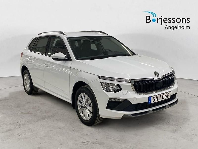 Vit Begagnad 2024 Skoda Kamiq Selection SUV | 269 000 kr (Marknadspris) - Bild 1/4