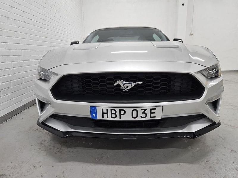 Begagnad Ford Mustang 290 HK (213 kW) 2019 Ljusgrå (grå) Sportkupé