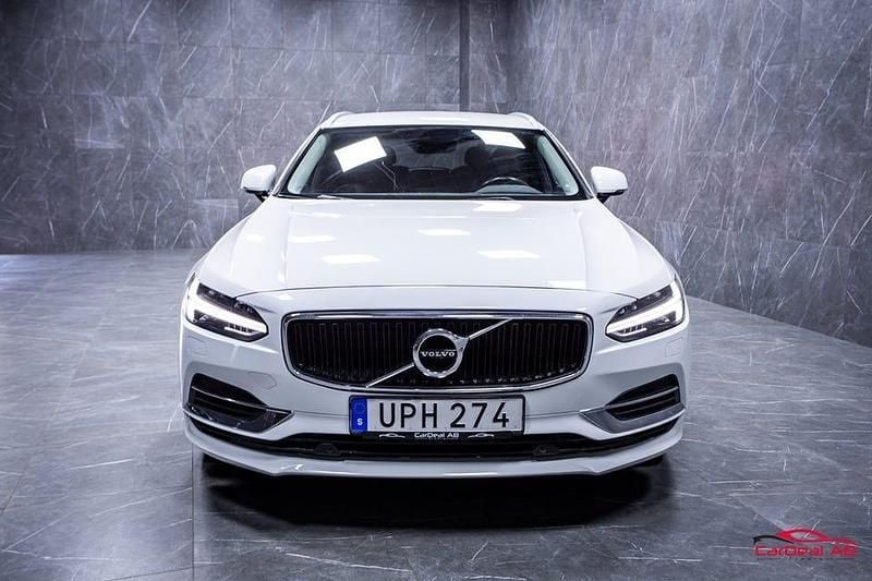 Begagnad Volvo V90 Momentum 392 HK (288 kW) 2019 Vit Kombi