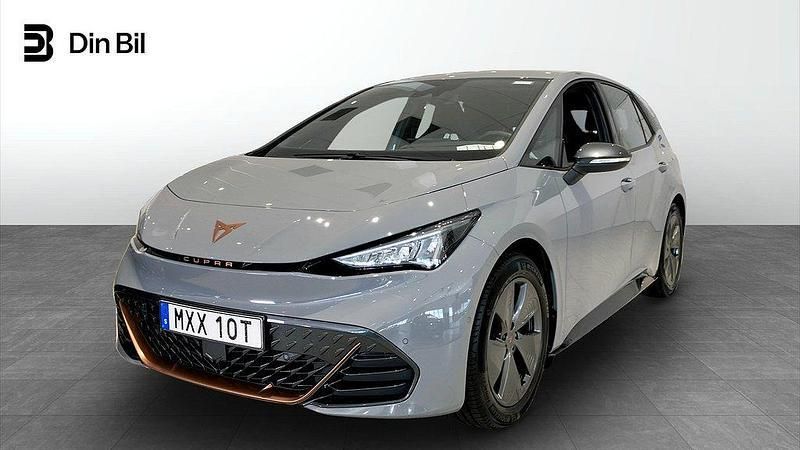 Ljusgrå (vapor grey) Begagnad 2022 Cupra Born Halvkombi | 269 900 kr (Marknadspris) - Bild 1/4