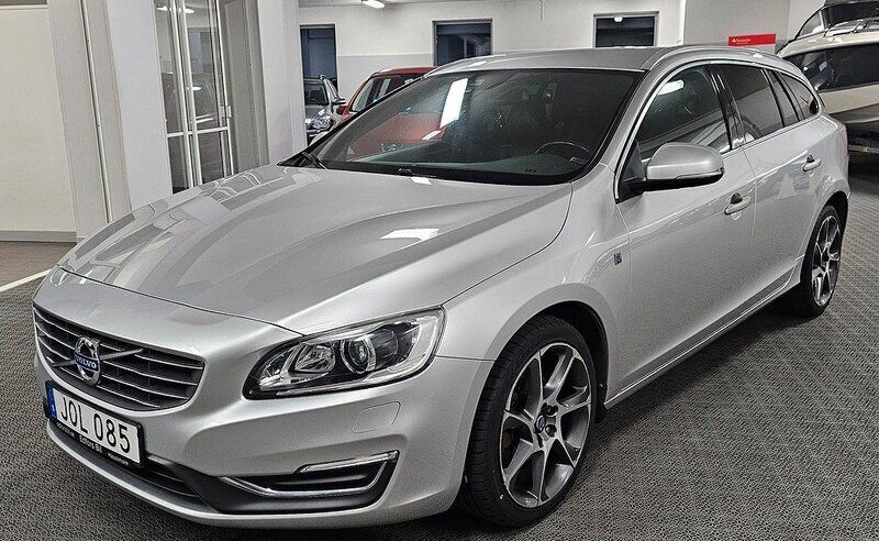 Silver Begagnad 2014 Volvo V60 Ocean Race Kombi | 149 900 kr (Lite dyr) - Bild 1/4