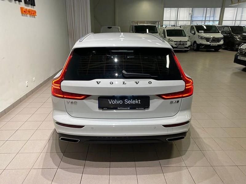 Begagnad Volvo V60 CC 200 HK (147 kW) 2022 Vit Kombi