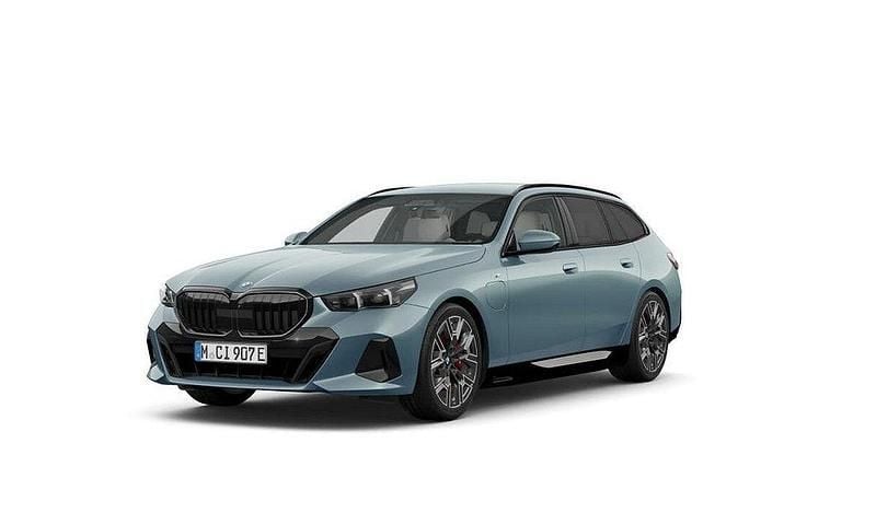 Grön Ny 2025 BMW 530e M Sport Kombi | 805 000 kr (Dyr) - Bild 1/2
