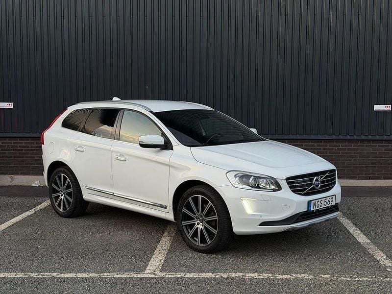 Begagnad Volvo XC60 Summum 190 HK (139 kW) 2016 Vit SUV