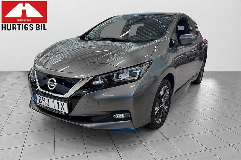 Grå Begagnad 2020 Nissan Leaf N-Connecta Halvkombi | 199 900 kr (Marknadspris) - Bild 1/4