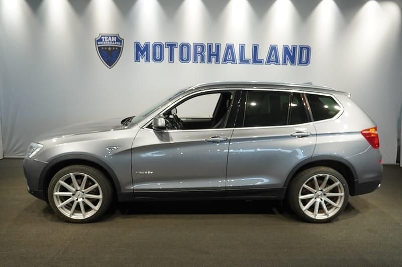 Grå Begagnad 2016 BMW X3 SUV | 199 900 kr (Marknadspris) - Bild 1/4