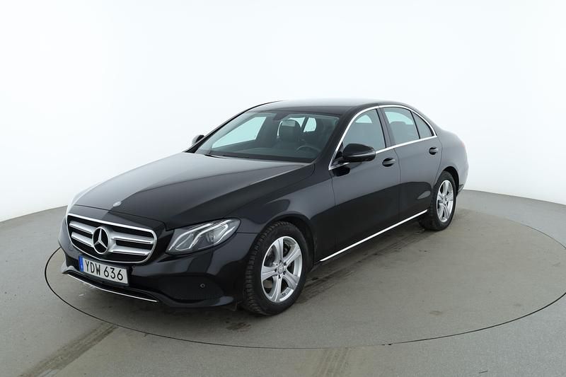 Svart Begagnad 2016 Mercedes E220 Avantgarde Sedan | 249 000 kr (Marknadspris) - Bild 1/4