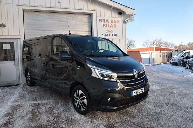 Svart (svartmetallic) Begagnad 2020 Renault Trafic Van | 359 000 kr - Bild 1/4