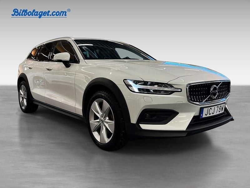 Begagnad Volvo V60 CC SE 192 HK (141 kW) 2020 Vit Kombi