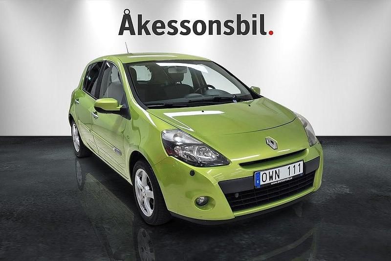 Grön Begagnad 2010 Renault Clio R.S. Halvkombi | 39 000 kr (Lite dyr) - Bild 1/4