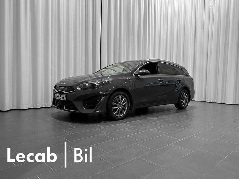 Grå Begagnad 2022 Kia Ceed Sportswagon Kombi | 239 500 kr (Marknadspris) - Bild 1/4