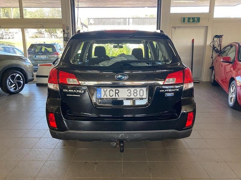 Begagnad Subaru Outback 150 HK (110 kW) 2013 Svart SUV