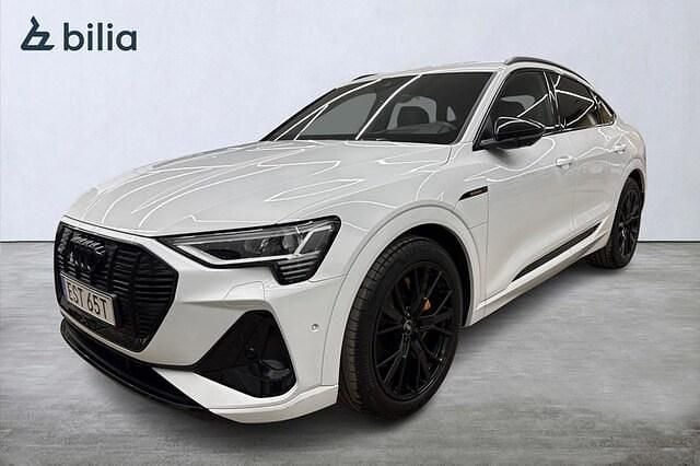 Glaciärvit metallic Begagnad 2022 Audi e-tron Sportback S-Line SUV | 459 000 kr (Marknadspris) - Bild 1/4
