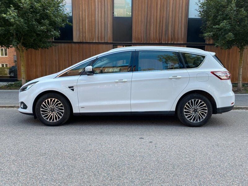 Vit Begagnad 2018 Ford S-MAX S Minibuss | 238 500 kr (Marknadspris) - Bild 1/4