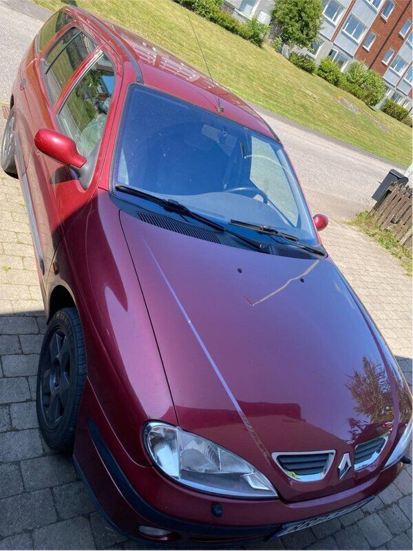 Röd Begagnad 2000 Renault Mégane GrandTour Kombi | 25 000 kr (Marknadspris) - Bild 1/1