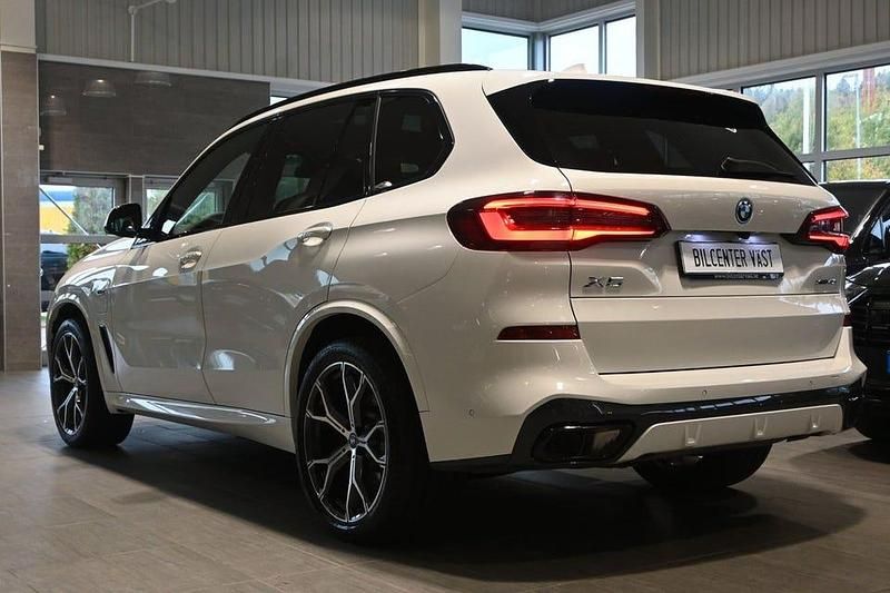 Begagnad BMW X5 M Sport 394 HK (289 kW) 2022 Alpinvit SUV