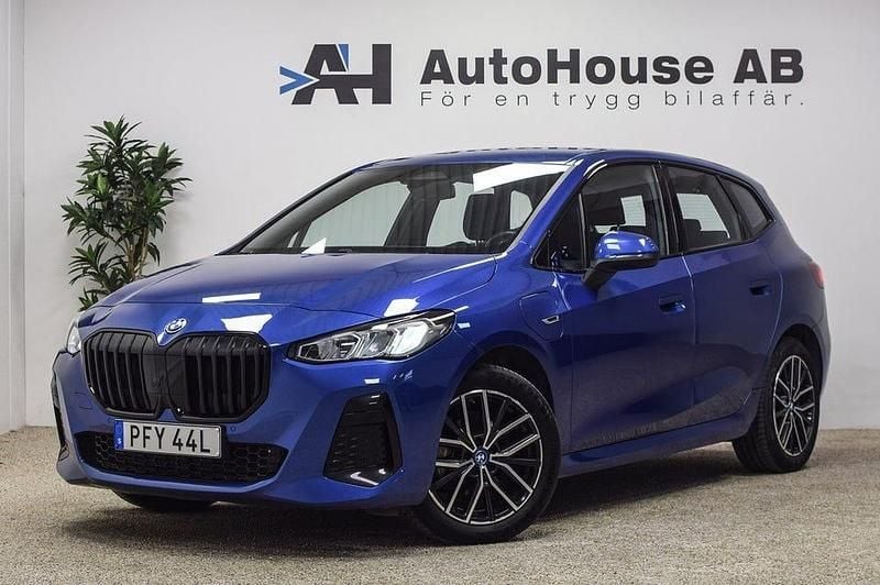 Begagnad BMW 225 Active Tourer M Sport 245 HK (180 kW) 2023 Blå Minibuss