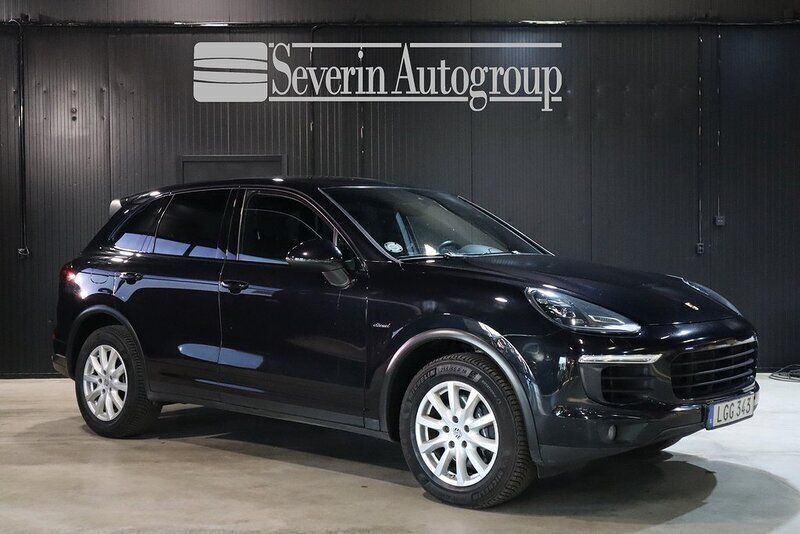Svart Begagnad 2016 Porsche Cayenne Sport SUV | 239 900 kr (Marknadspris) - Bild 1/4