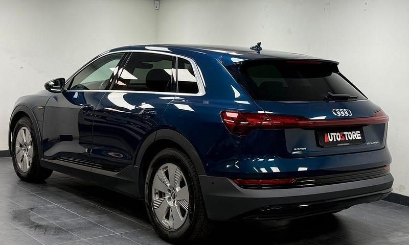 Begagnad Audi e-tron 230 kW (313 HK) 2020 Blå SUV