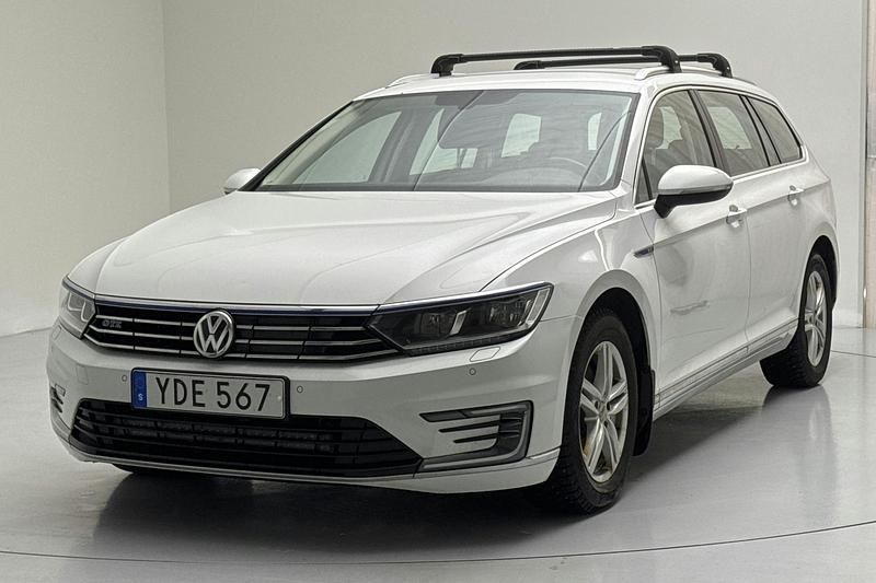 Vit Begagnad 2016 VW Passat | 148 000 kr (Marknadspris) - Bild 1/4