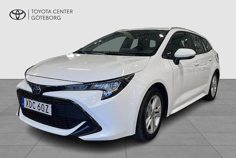 Vit Begagnad 2022 Toyota Corolla Active Kombi | 239 900 kr (Marknadspris) - Bild 1/3