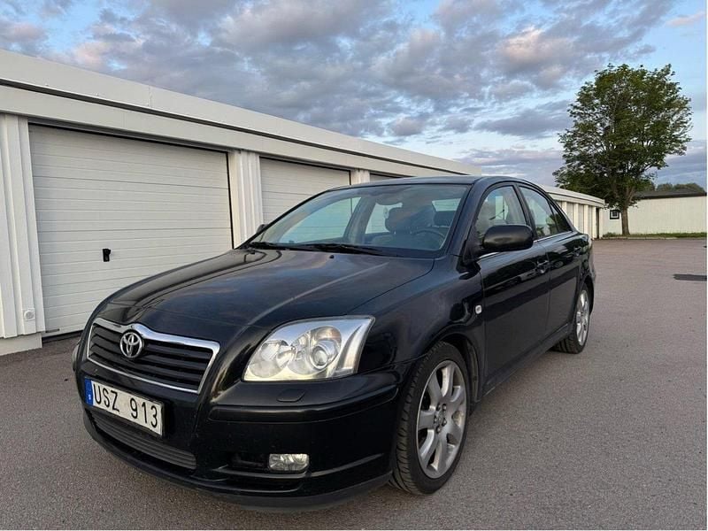 Svart Begagnad 2004 Toyota Avensis Sedan | 25 000 kr (Superpris) - Bild 1/4