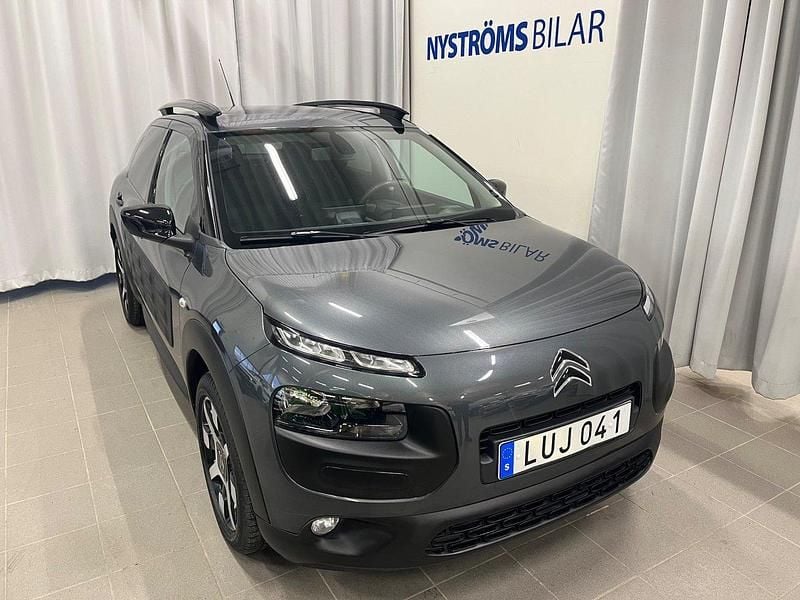 Grå (gråmetallic) Begagnad 2017 Citroën C4 Cactus PureTech Halvkombi | 115 900 kr (Marknadspris) - Bild 1/4